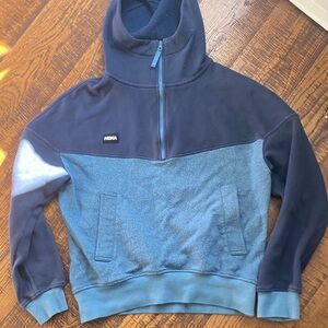 HOKA Womens Two-Tone Navy and Dusty Blue Half-Zip Fleece Pullover